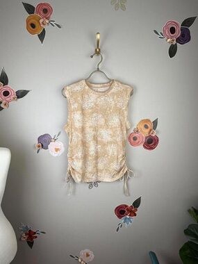 Pilcro Anthropologie Tan Floral White Lotus Ruched Tie Sides Crewneck Tank Top